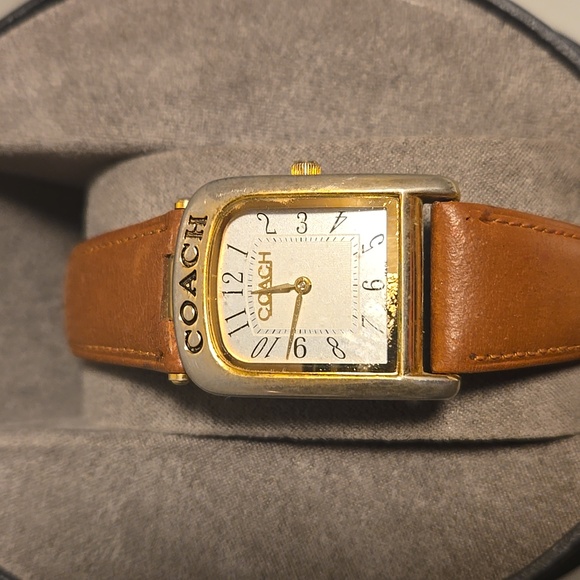Coach Vintage Gold Watch Leather Brown Band